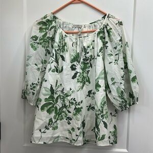 Abercrombie & Fitch cotton top. 100% cotton, lined. Puffy sleeves. Size medium.